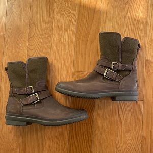 Barely Worn Ugg Simmens Boot - brown/green size 8.5